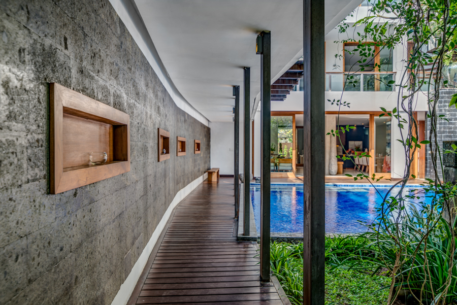 http://villadejiwa495.com/new/wp-content/uploads/2014/12/Exterior-8.jpg