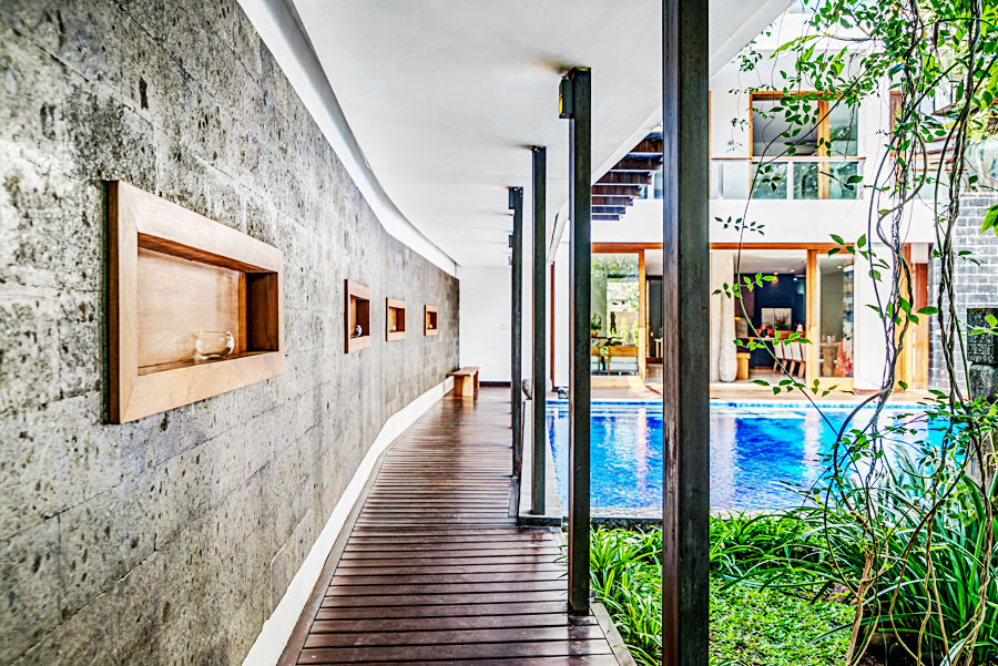 http://villadejiwa495.com/wp-content/uploads/2015/12/Exterior-8.jpg
